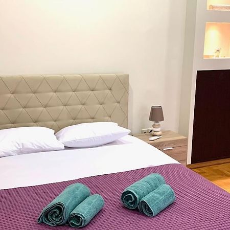 Spacious 4-Bedroom Family Home, 100M From Metro 雅典 外观 照片