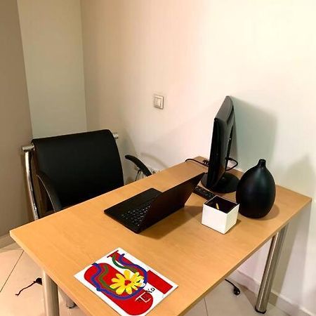 Spacious 4-Bedroom Family Home, 100M From Metro 雅典 外观 照片