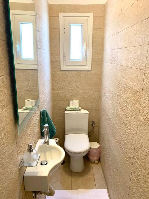 Spacious 4-Bedroom Family Home, 100M From Metro 雅典 外观 照片