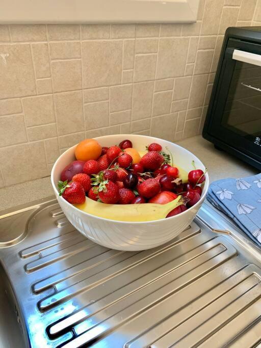 Spacious 4-Bedroom Family Home, 100M From Metro 雅典 外观 照片